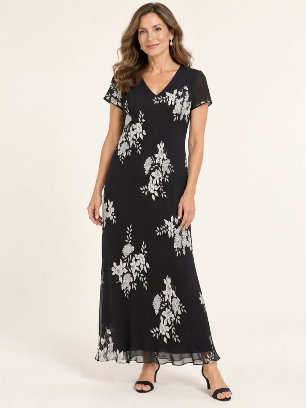 Evan Picone Black and White Floral V‑Neck Maxi Dress